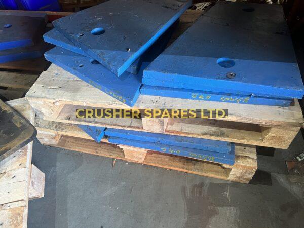 Placas de bochecha do revestimento inferior | McCloskey® J40 V2 |