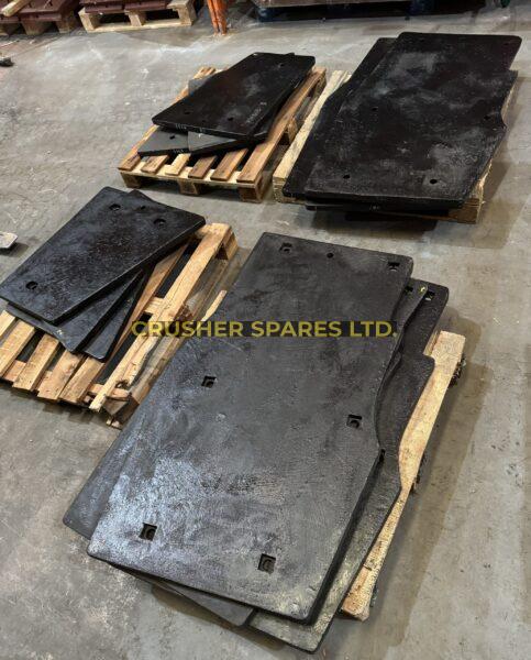 J4580000 / J4590000 | Placas laterales superiores para las mejillas | Extec® C12 - C12+ / Sandvik® QJ340 - QJ341 |