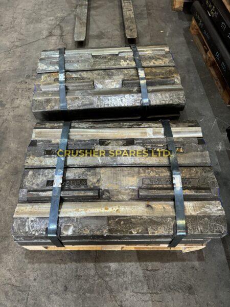 525-003-011 | Blow Bar Hammers | McCloskey® I34 | Martensitic Ceramic |