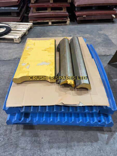 8240-70-6221 | Plaque de bascule | Komatsu® BR380 |