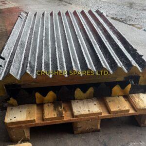 8221-70-7070 | Piastra a ganasce fisse | Komatsu® BR210 |