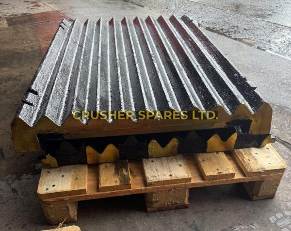 8221-70-7070 | Piastra a ganasce fisse | Komatsu® BR210 |
