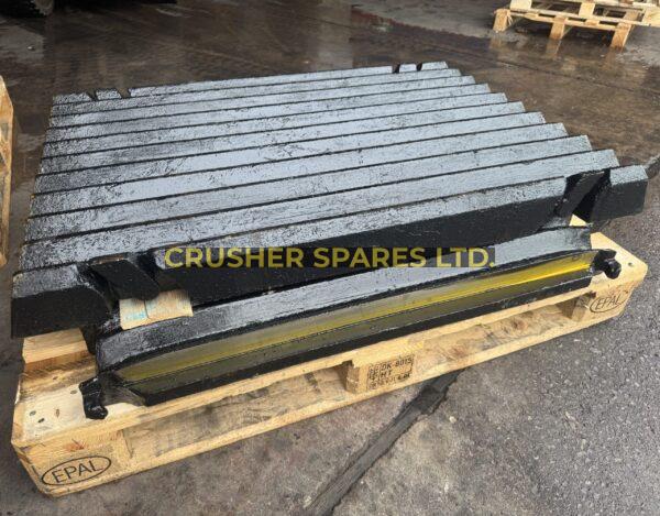 8221-70-7270 | Piastra a ganasce oscillanti | Komatsu® BR210 |